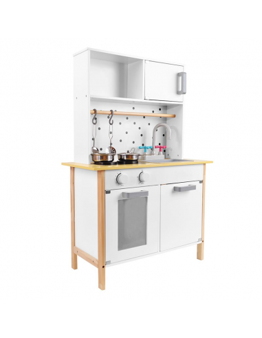 Bijela kuhinja bez zvuka