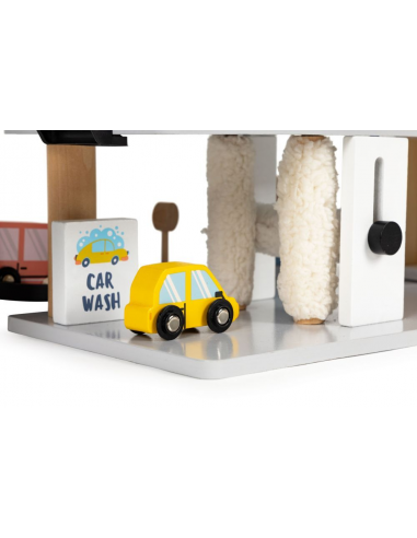 Velika drvena garaža