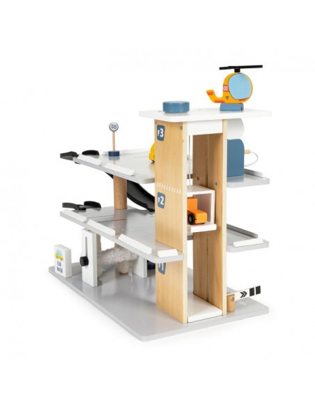 Velika drvena garaža