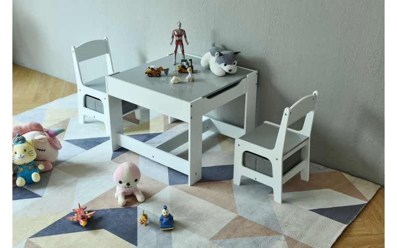 Stol i stolice za dječju sobu